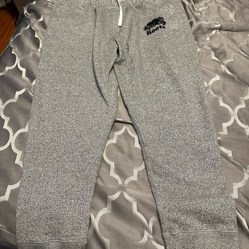 NEW! Men’s Roots sweatpants